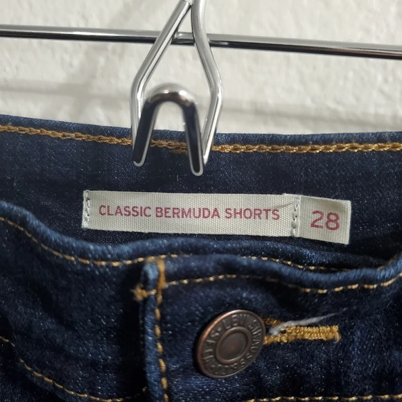 LEVI'S Dark Wash Classic Bermuda Shorts Size 28 - Picture 3 of 6